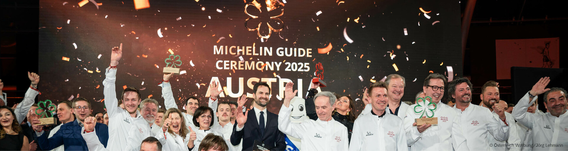 jubelnde Menschen bei der MICHELIN Guide Ceremony 2025 Austria im Hangar-7 | © Österreich Werbung/Jörg Lehmann